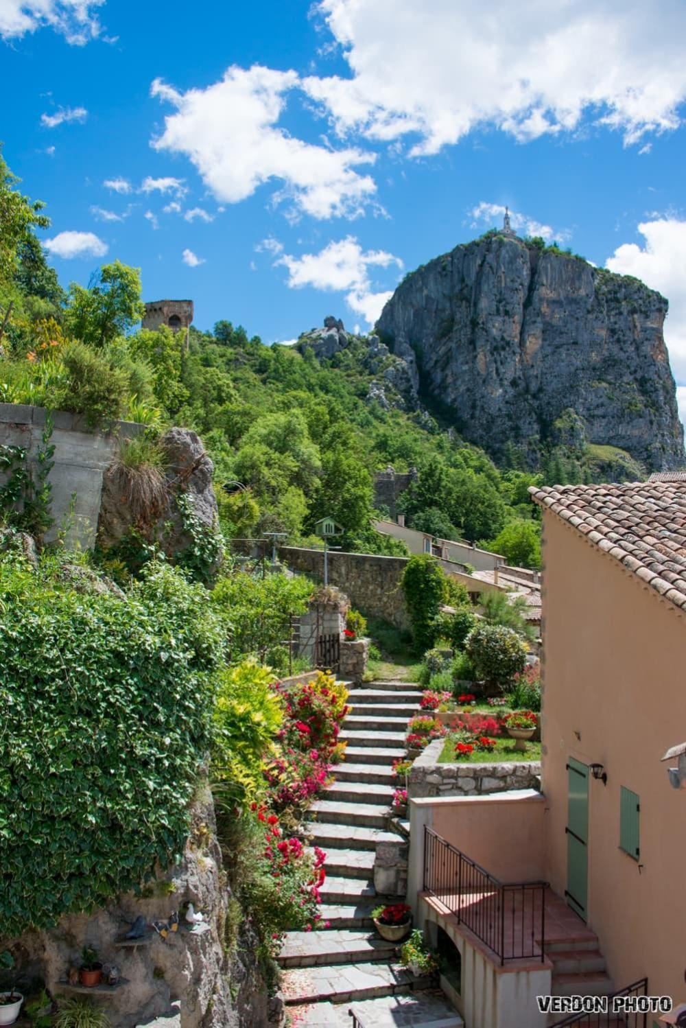 La Maison D'Eddy Et Caro Aux Portes Du Verdon Trigance Exteriör bild