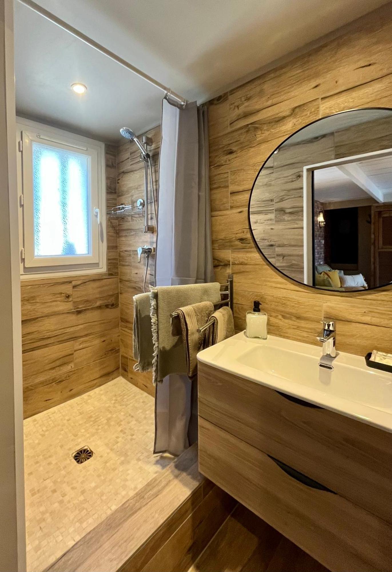 La Maison D'Eddy Et Caro Aux Portes Du Verdon Trigance Exteriör bild